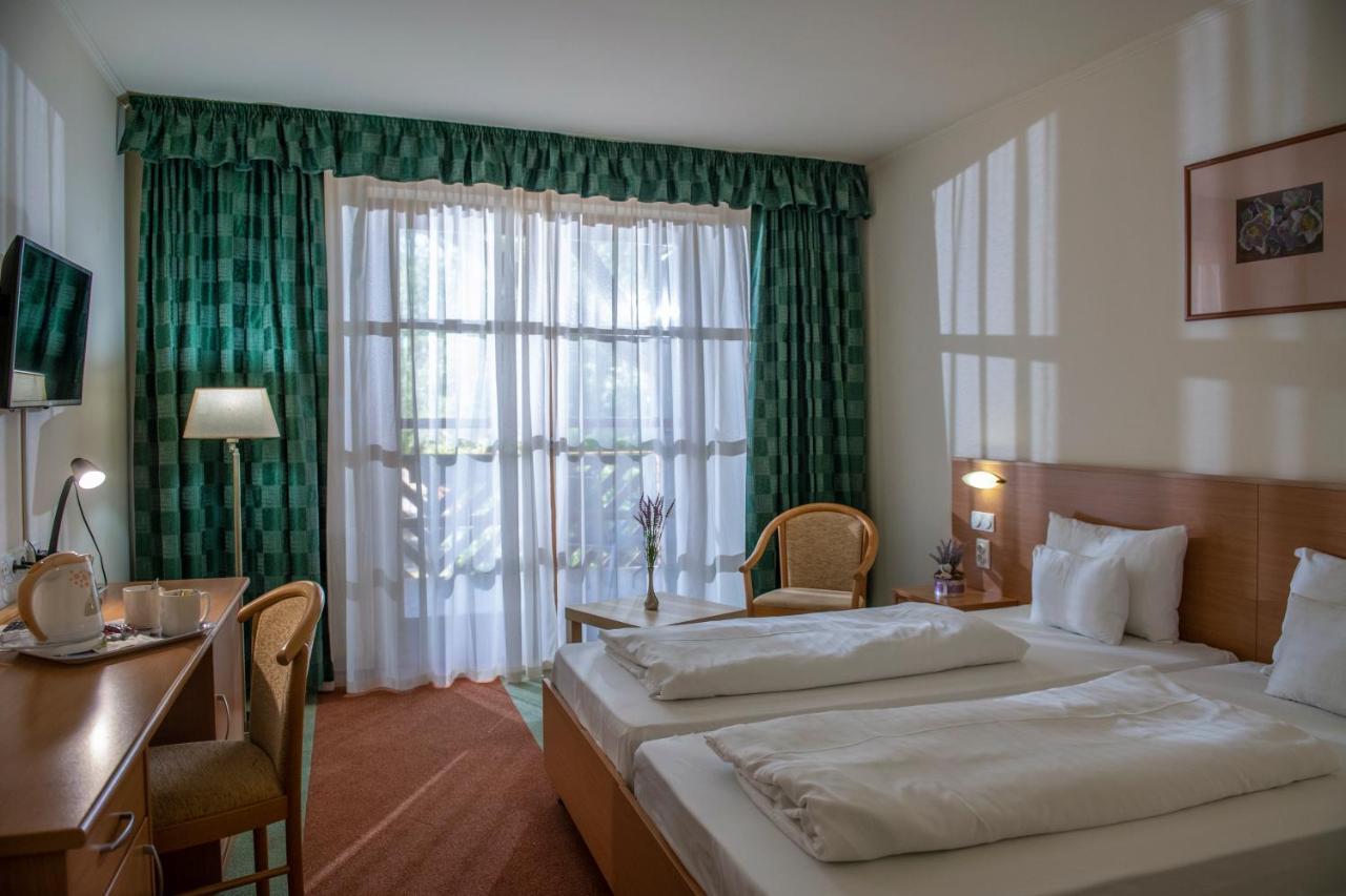 Zichy Park Hotel Bikács Dış mekan fotoğraf