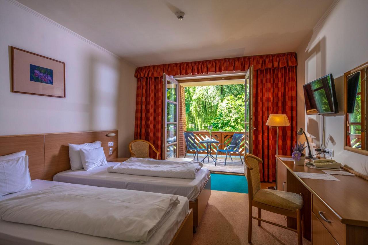 Zichy Park Hotel Bikács Dış mekan fotoğraf
