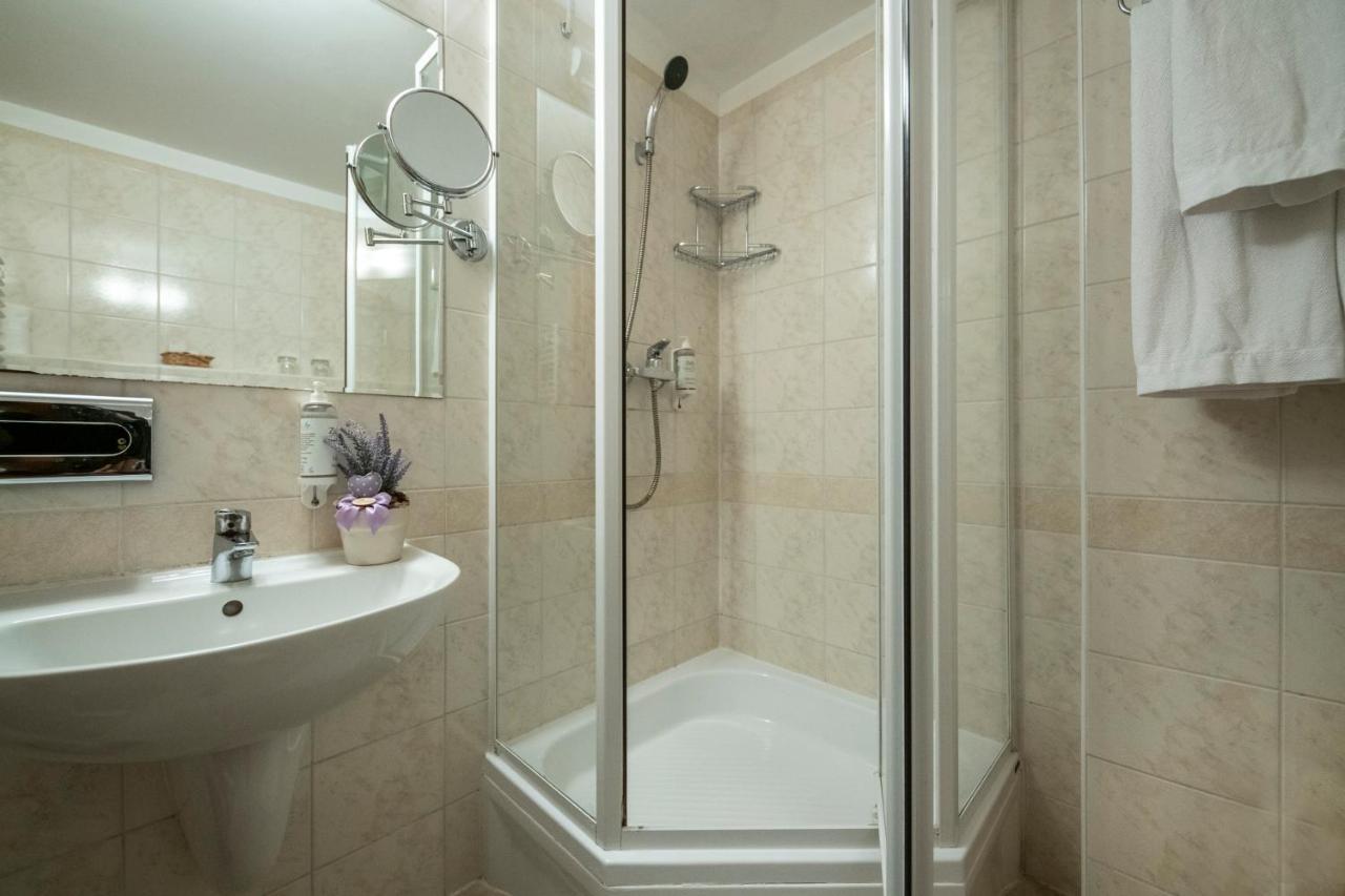 Zichy Park Hotel Bikács Dış mekan fotoğraf