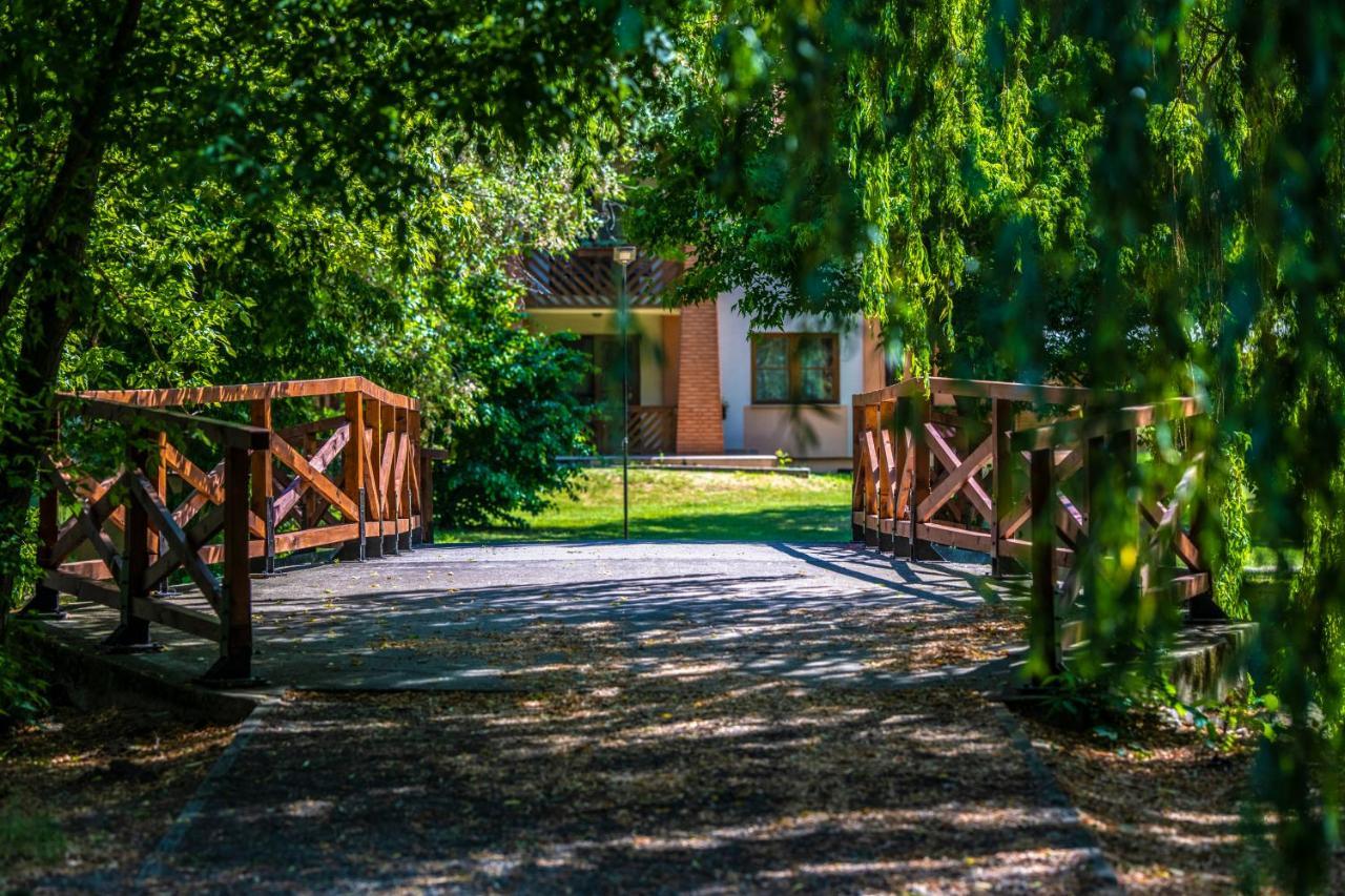 Zichy Park Hotel Bikács Dış mekan fotoğraf
