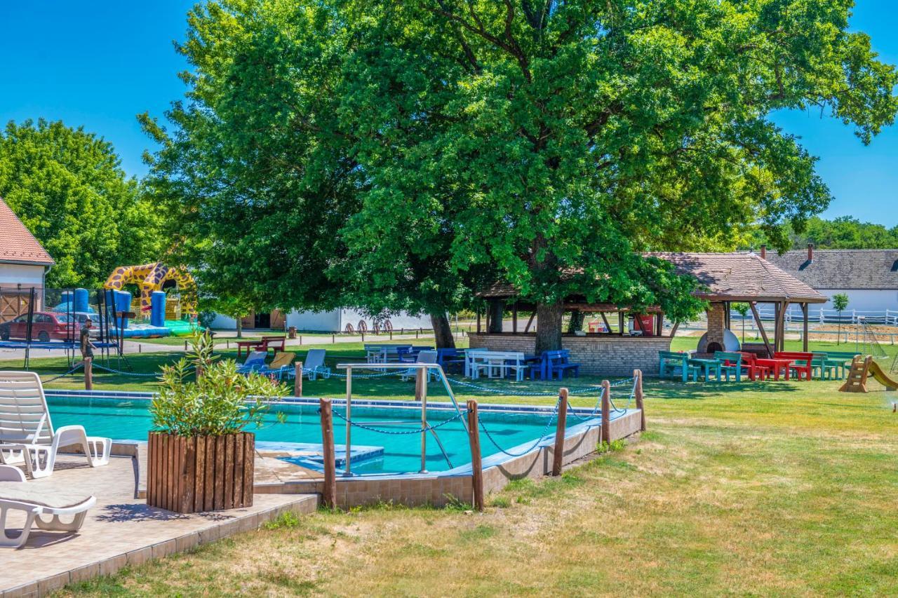 Zichy Park Hotel Bikács Dış mekan fotoğraf