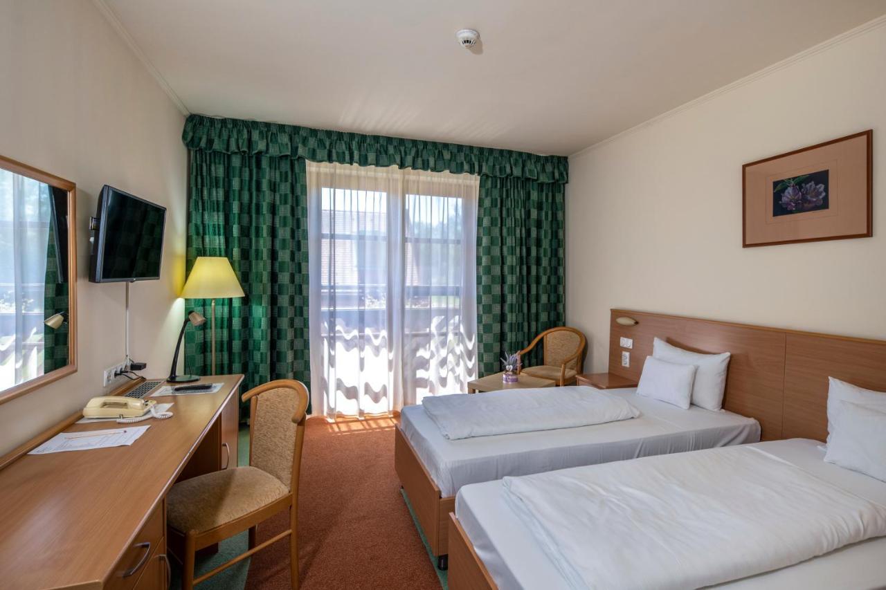 Zichy Park Hotel Bikács Dış mekan fotoğraf