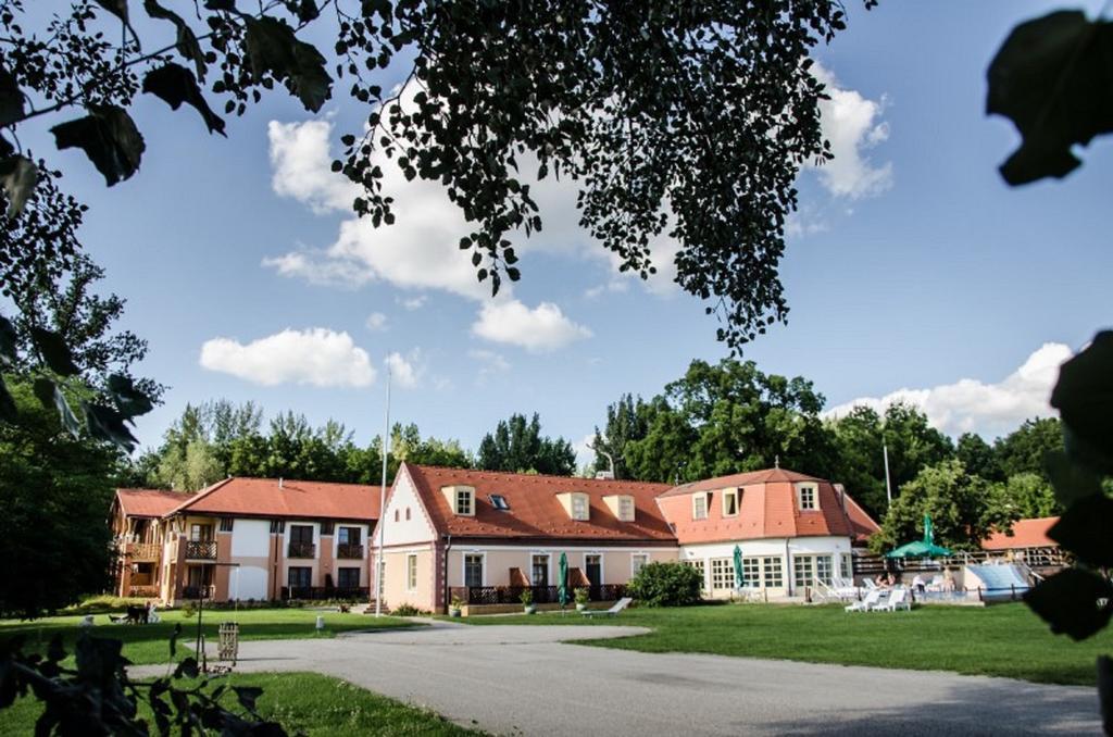 Zichy Park Hotel Bikács Dış mekan fotoğraf