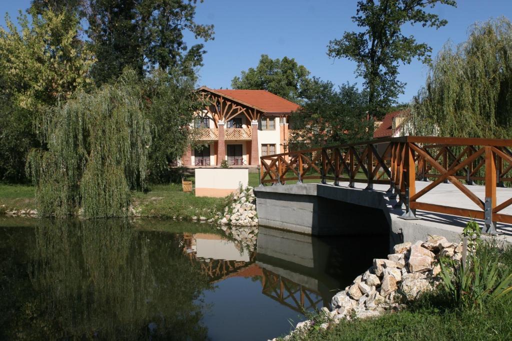 Zichy Park Hotel Bikács Dış mekan fotoğraf