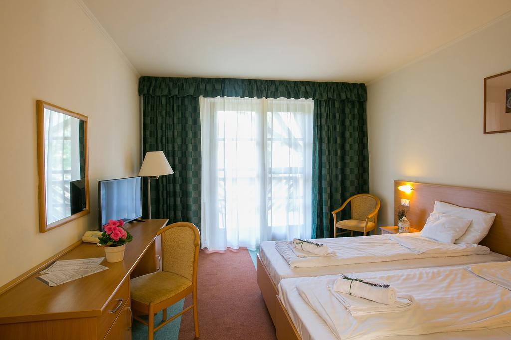 Zichy Park Hotel Bikács Dış mekan fotoğraf