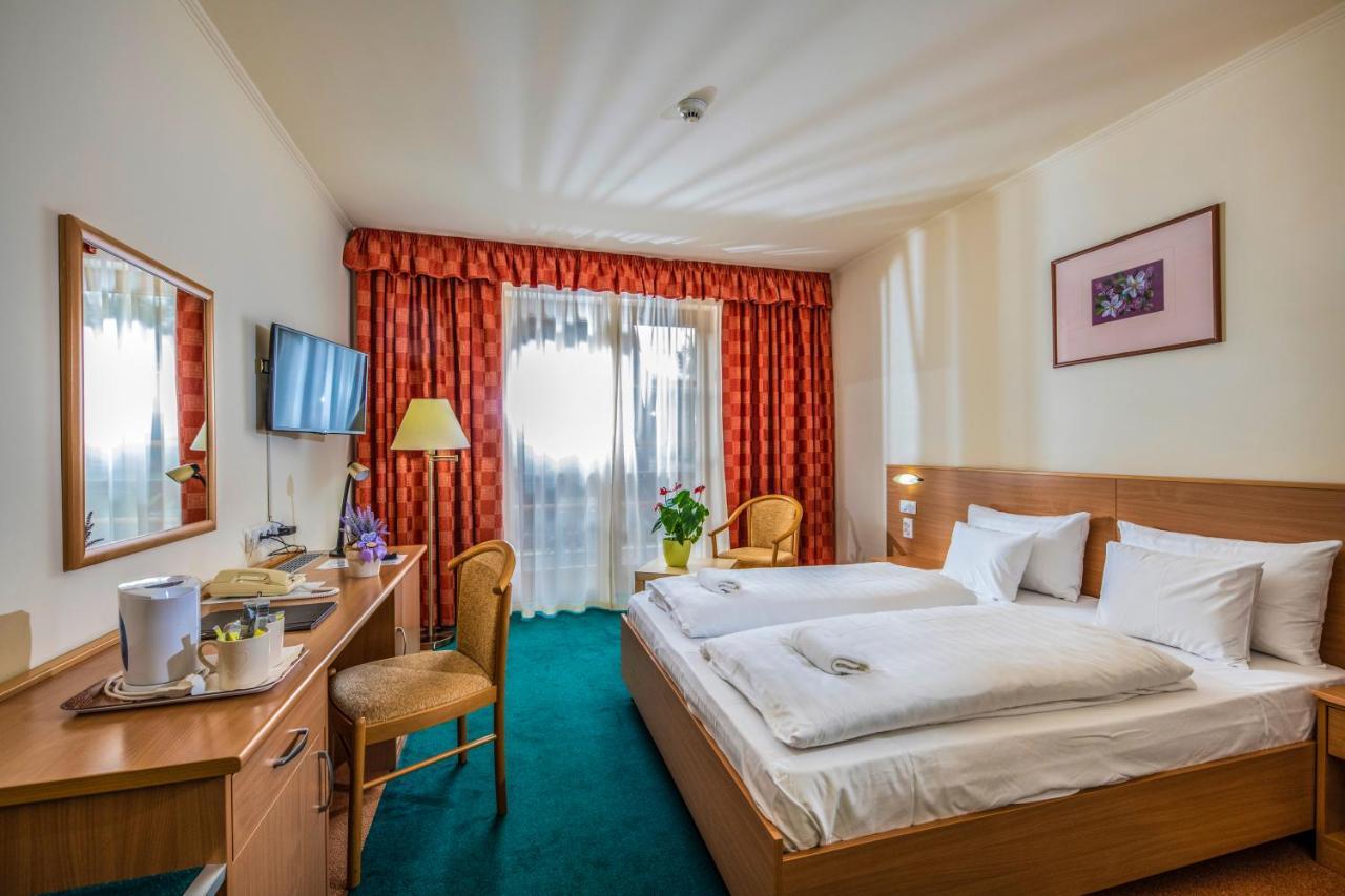 Zichy Park Hotel Bikács Dış mekan fotoğraf